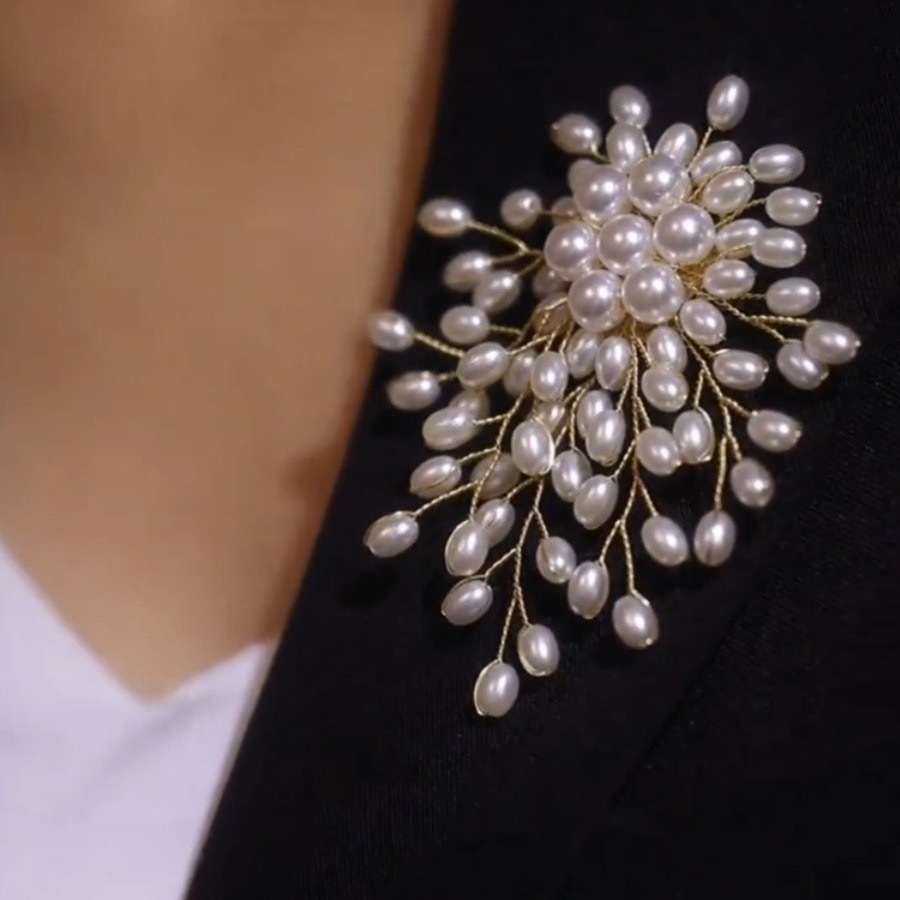 Pearls Brooch for Elegant Wome - огляд і ціна Suit Supply Wedding Party